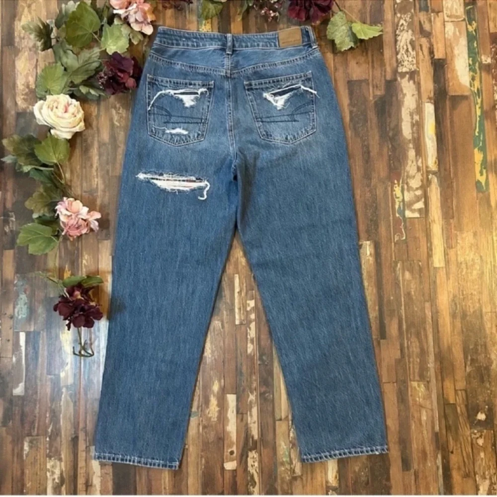 AMERICAN EAGLE NWT High Rise Distressed Plaid Patch Mom Jeans 8 - Picture 9 of 13